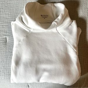 Women’s Athleta turtleneck sweatshirt in white size M